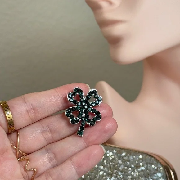 ⚜️ NEW | Elegant Green Clover Brooch 🍀 - Picture 5 of 5